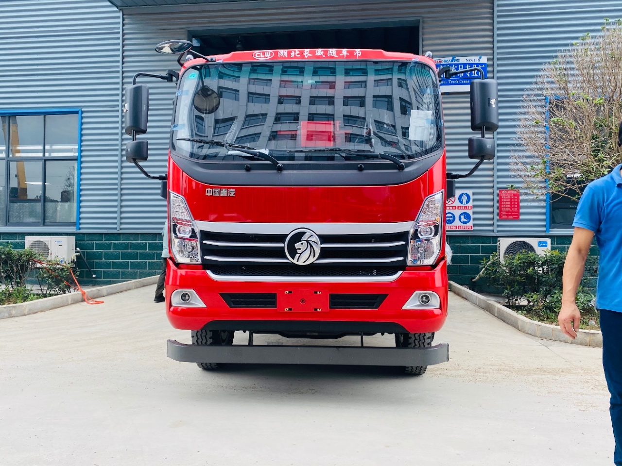 國六重汽長威8噸四節(jié)直臂吊機(jī)隨車吊