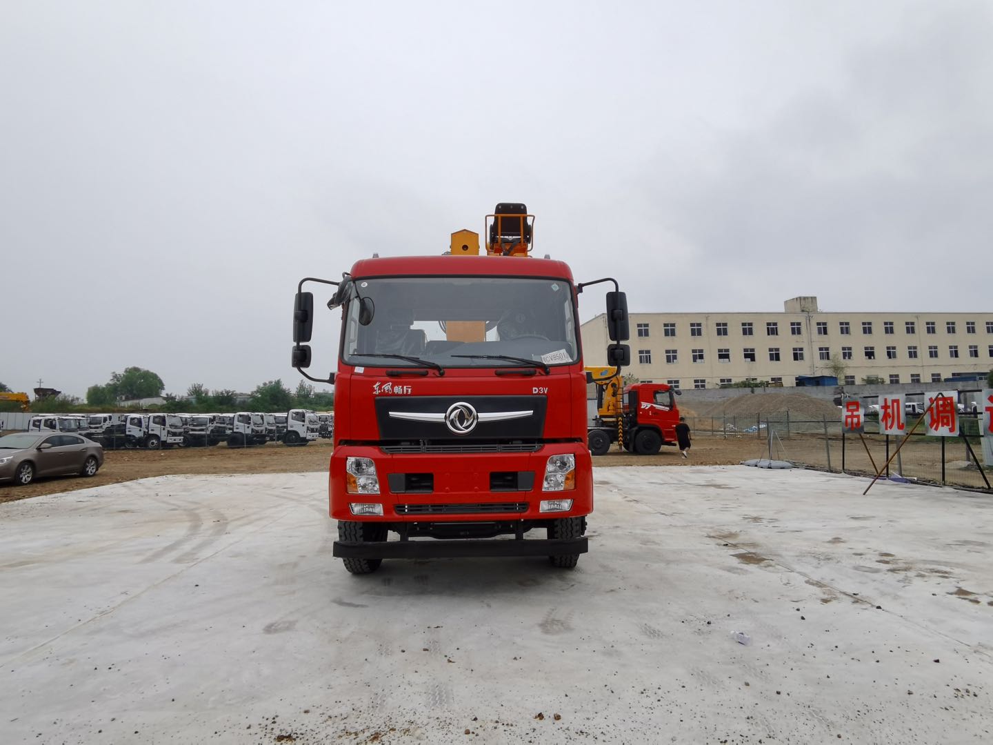 東風暢行D3V后八輪駿通12噸隨車吊